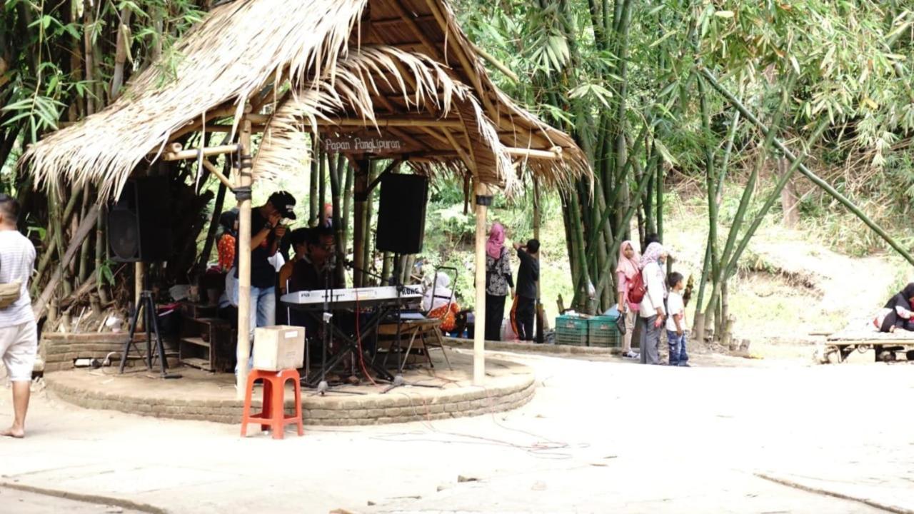 Kebon Pring Floating Resort & Market Бантул Экстерьер фото